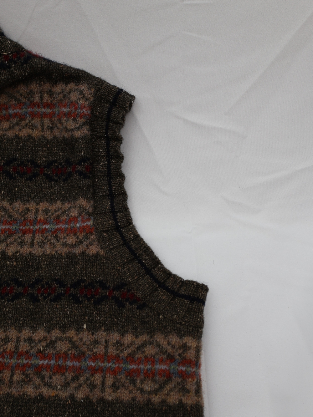 American Eagle Outfitters Brown Patterned V-Neck Sweater Vest - Picture 7 of 7